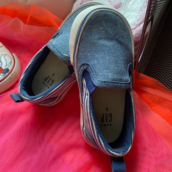 Bundle of 5 pair of baby shoes size 5 - Picture 13 of 14